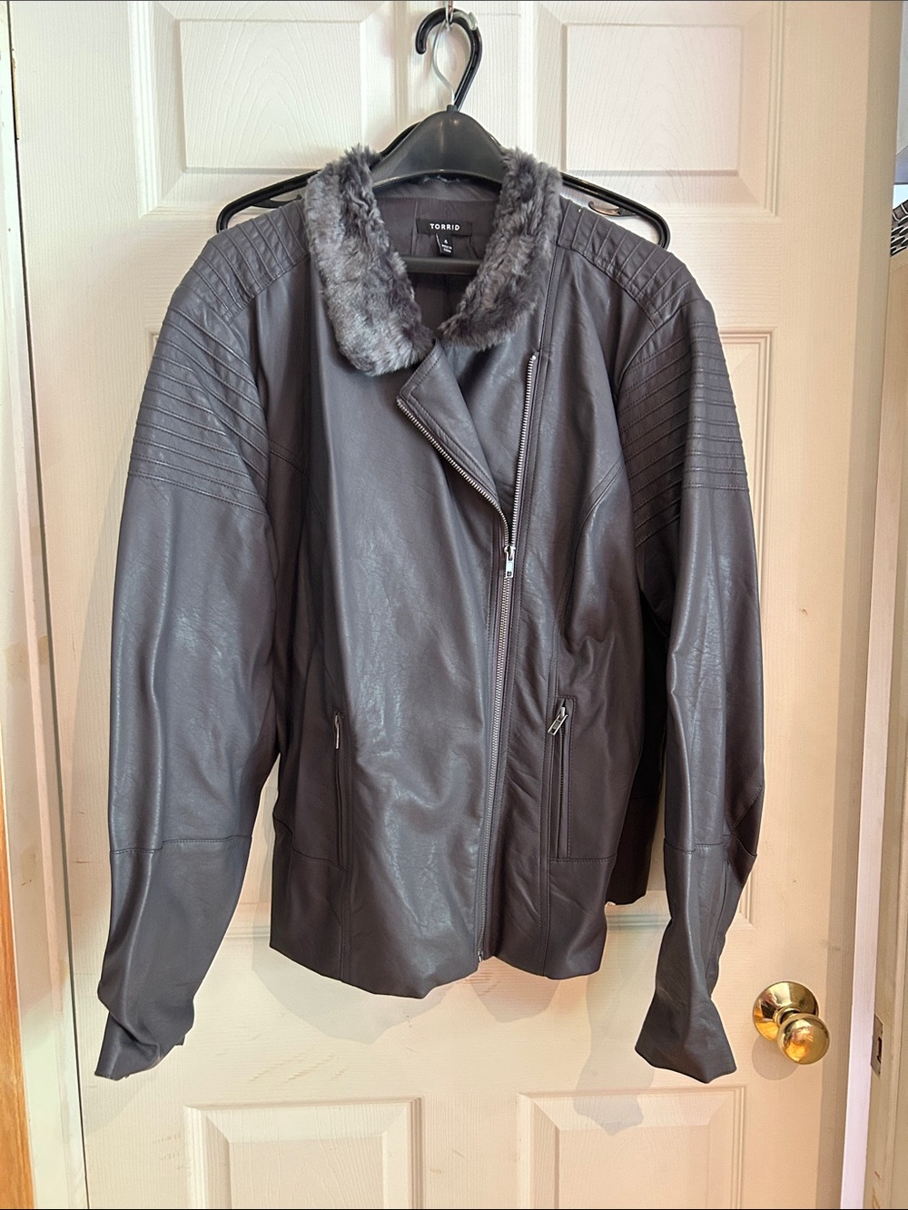 New w/o Tag Torrid Faux Leather Bomber Jacket with Plush Collar Size 4